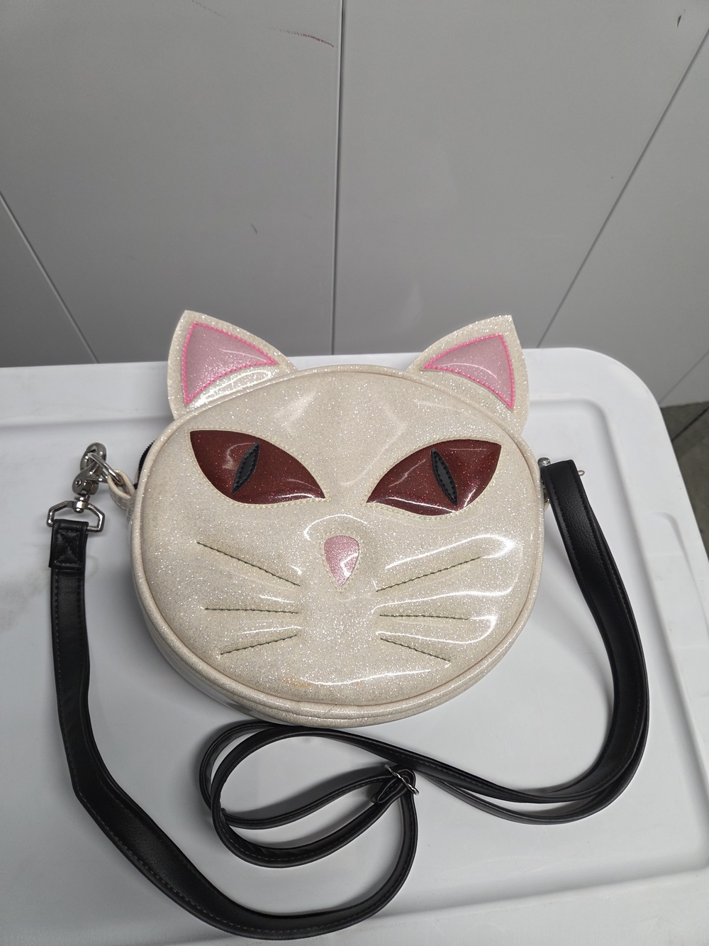 Love Pain And Stitches Cat Face Crossbody Bag in Sparkling Cream